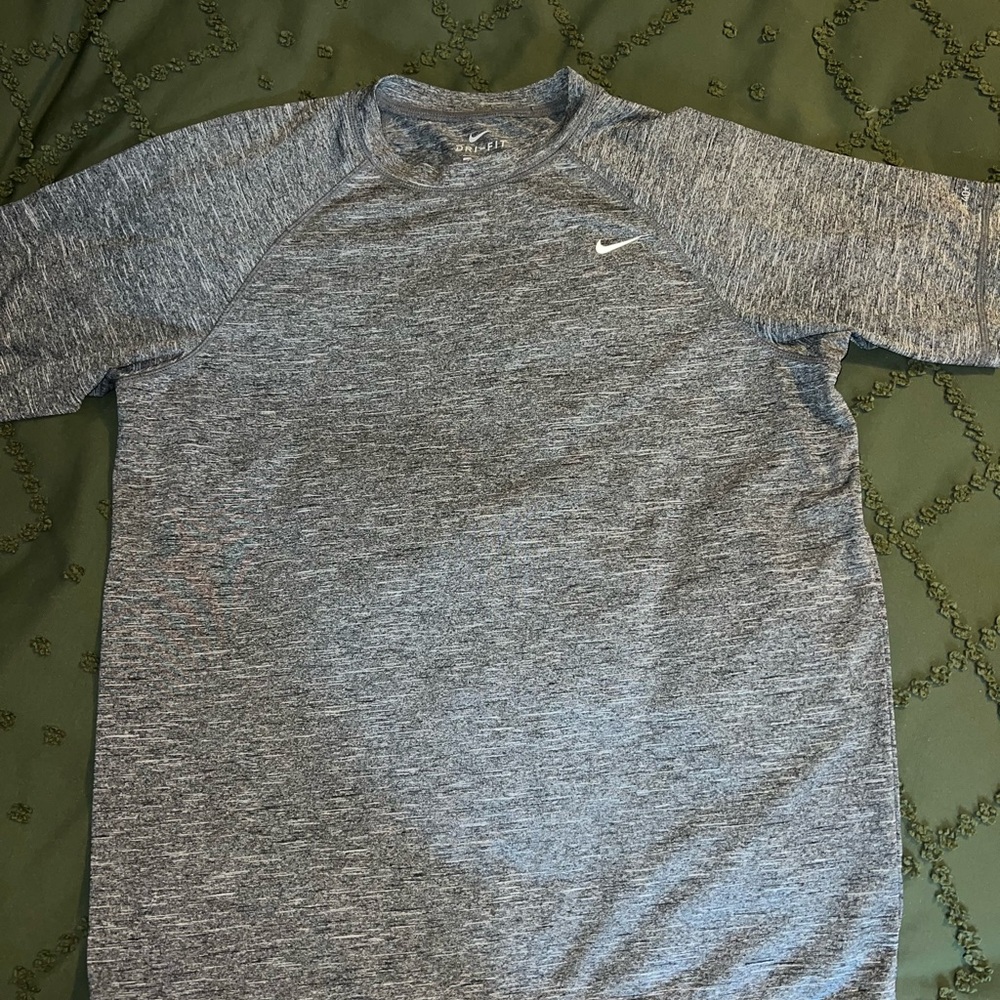 Nike Men's Heathered Gray Short Sleeve Tee